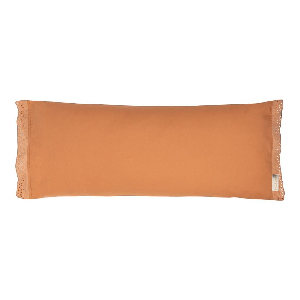 Подушка Nobodinoz "Vera Eyelet Large Cushion Sienna Brown", медно-коричневая, 70 х 30 см - фото №1