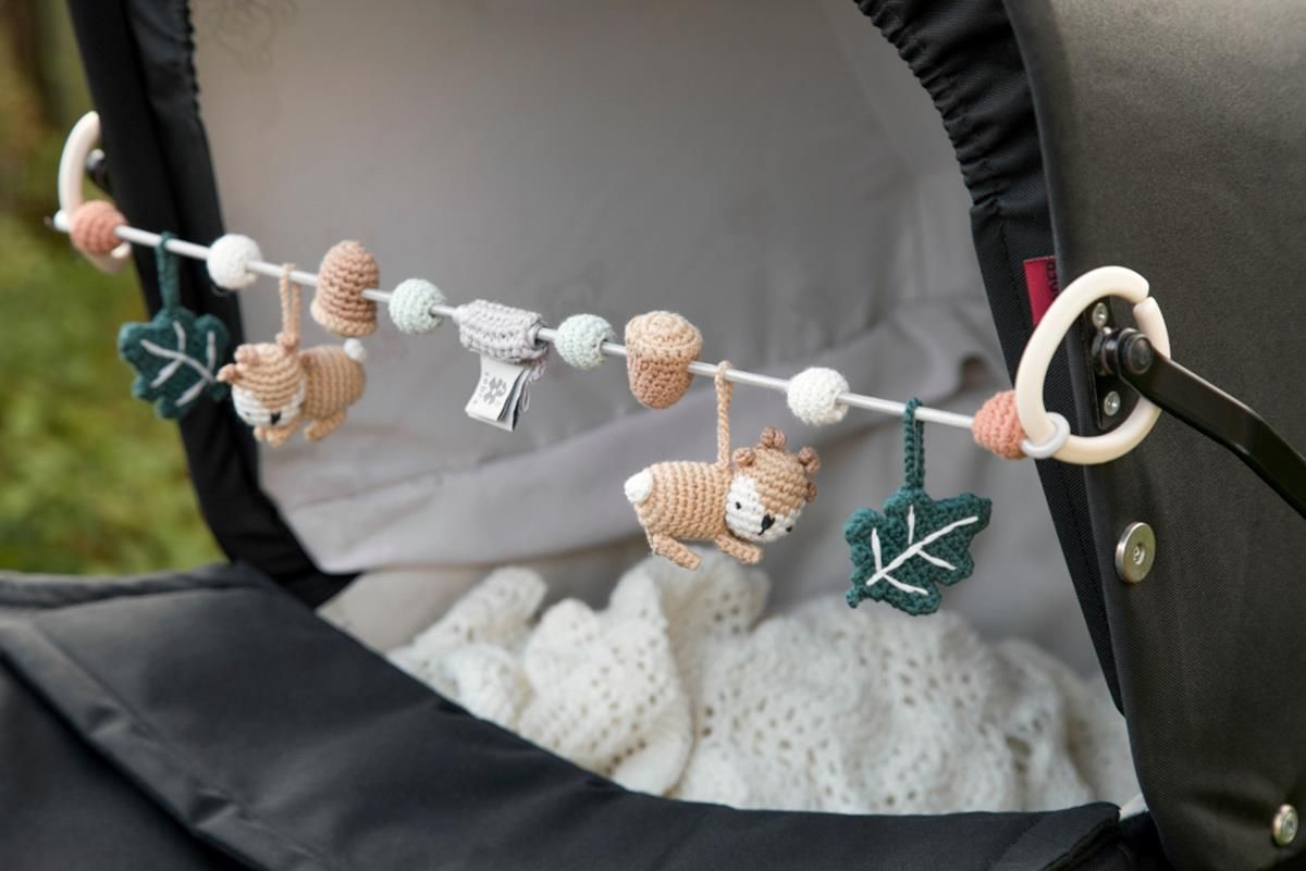Вязаная подвеска для детской коляски Sebra "Олень Sika"