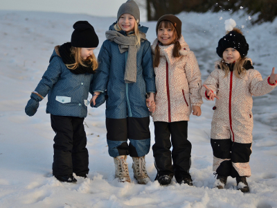 Тонкий не значит холодный: почему вашего ребенка согреет «худой» комбинезон