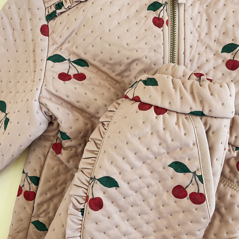Куртка утепленная с рюшами Konges Slojd "Jersey Frill Ma Grande Cerise", роскошная вишня - фото №8