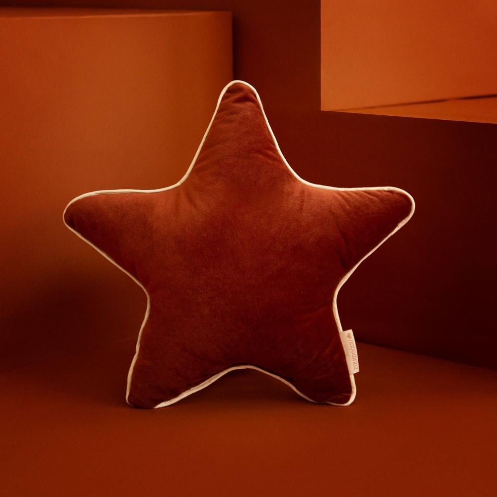 Подушка Nobodinoz "Aristote Star Velvet Wild Brown", жженая корица, 40 х 40 см - фото №2