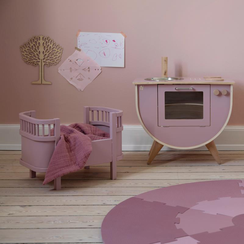 Деревянная кроватка для кукол Sebra, темно-розовая