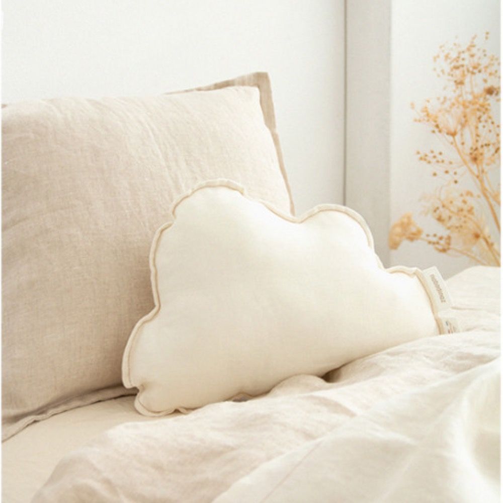Подушка из льна Nobodinoz "Lin Francais Cloud Whit", молочная, 24 х 38 см - фото №4