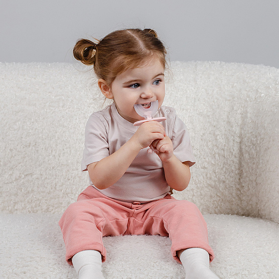 Детская зубная щетка-массажер ROXY-KIDS "Крабик", розовая - фото №2