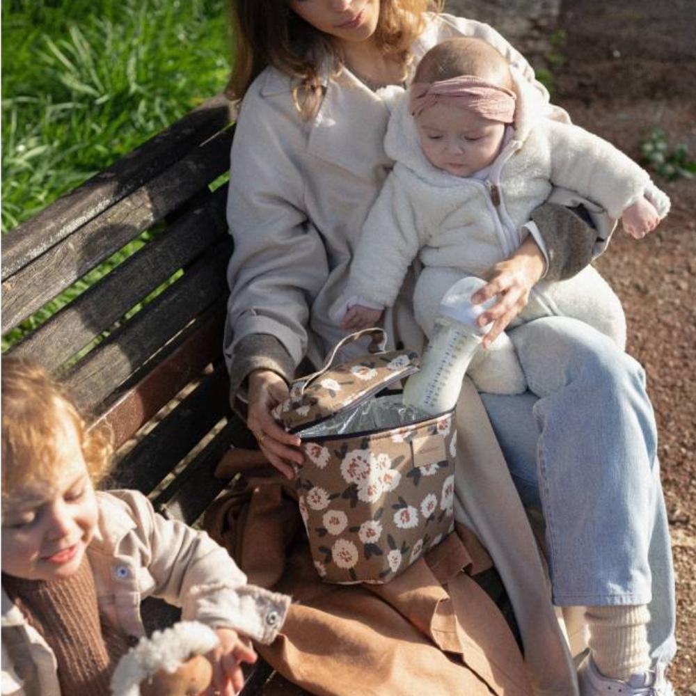 Термосумка Nobodinoz "Hyde Park Willow Dune", лепестки и песчаные барханы, 18 х 23 см - фото №1