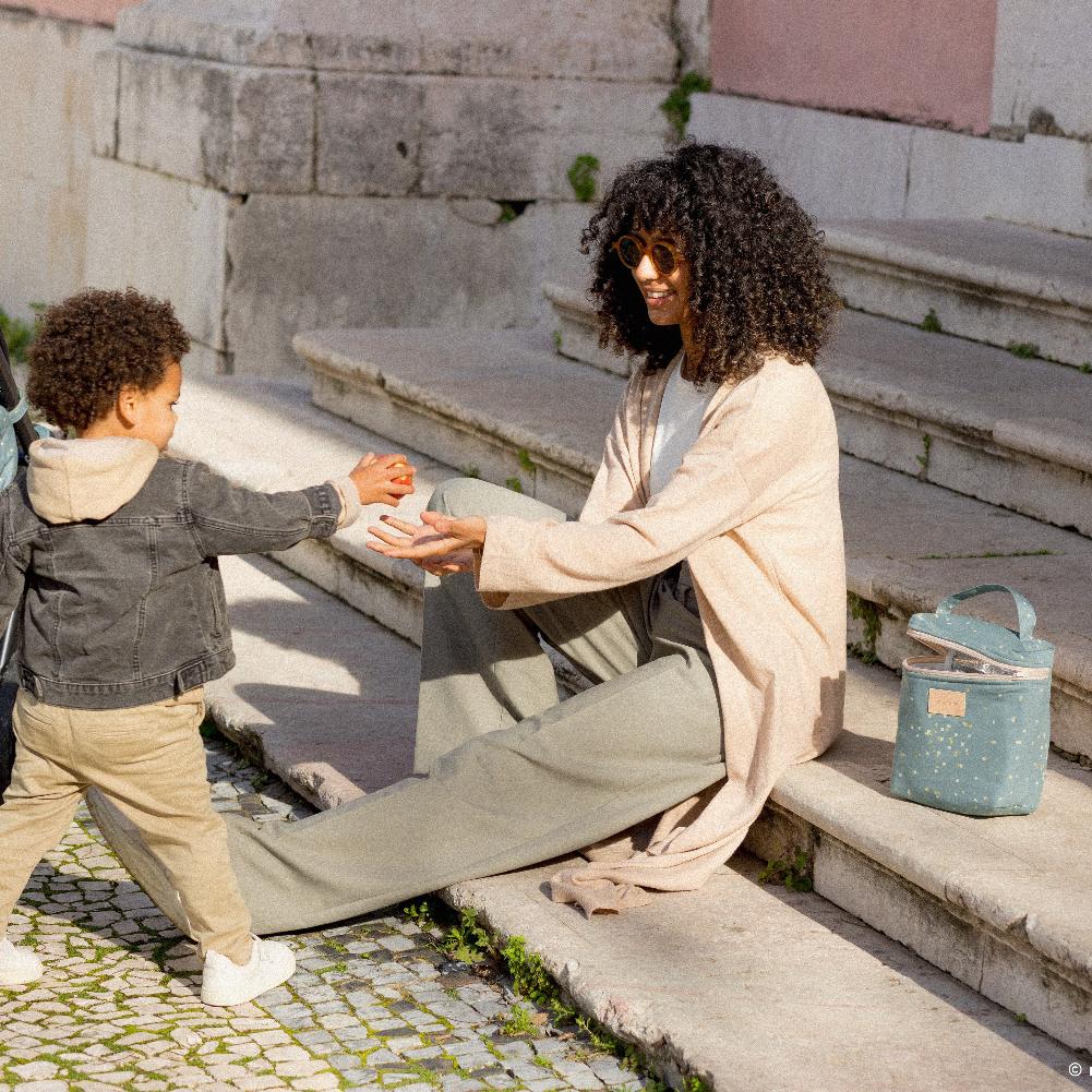 Термосумка Nobodinoz "Hyde Park Gold Confetti/Magic Green", конфетти с зеленой мятой, 18 х 23 см - фото №2