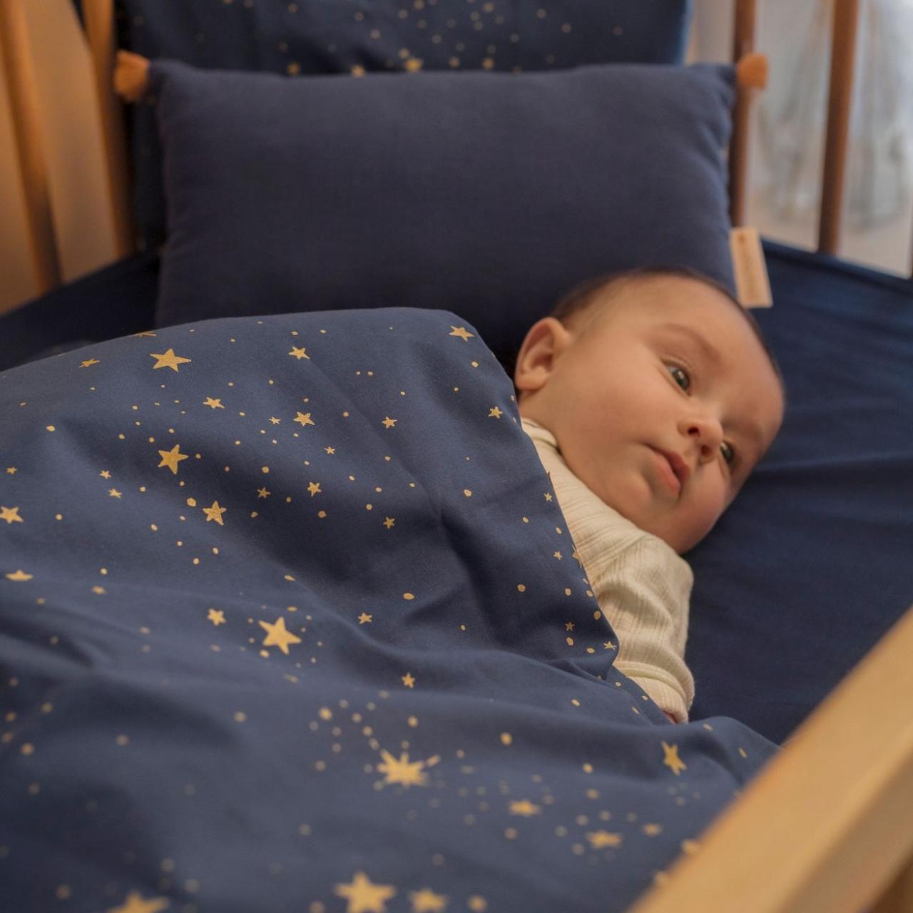 Легкое одеяло Nobodinoz "Treasure Gold Stella/Night Blue", россыпь звезд с синим, 100 х 70 см - фото №3