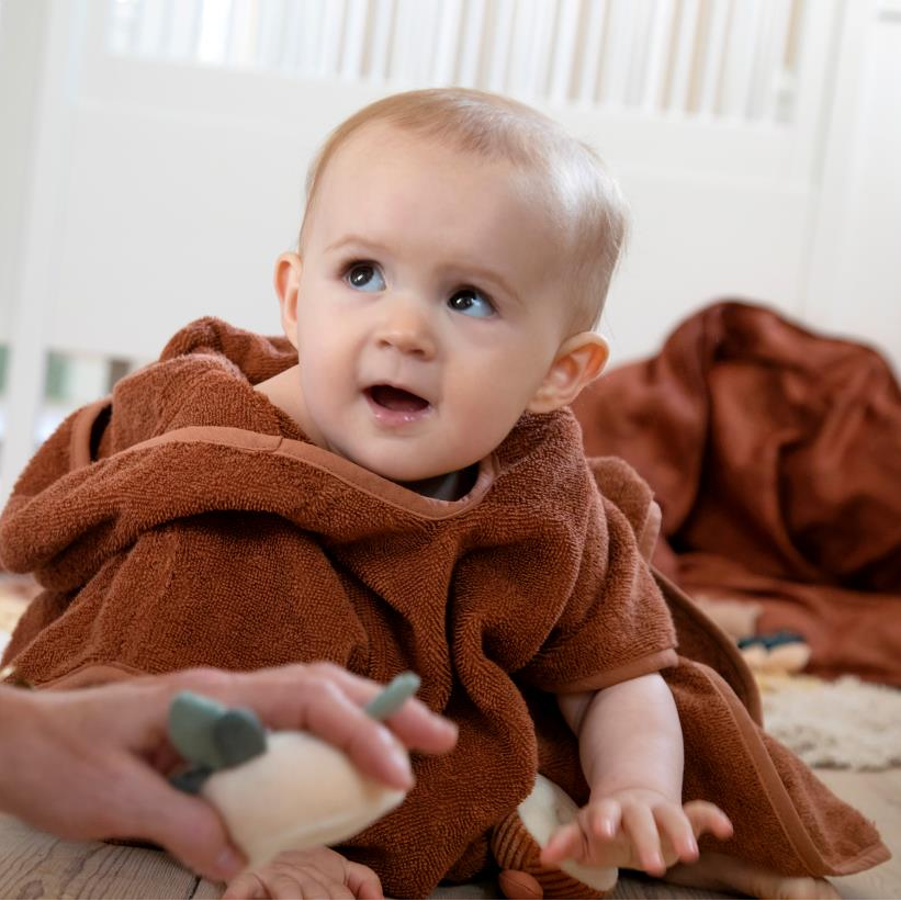 Детское полотенце-пончо Sebra "Медведь Milo", кирпичное