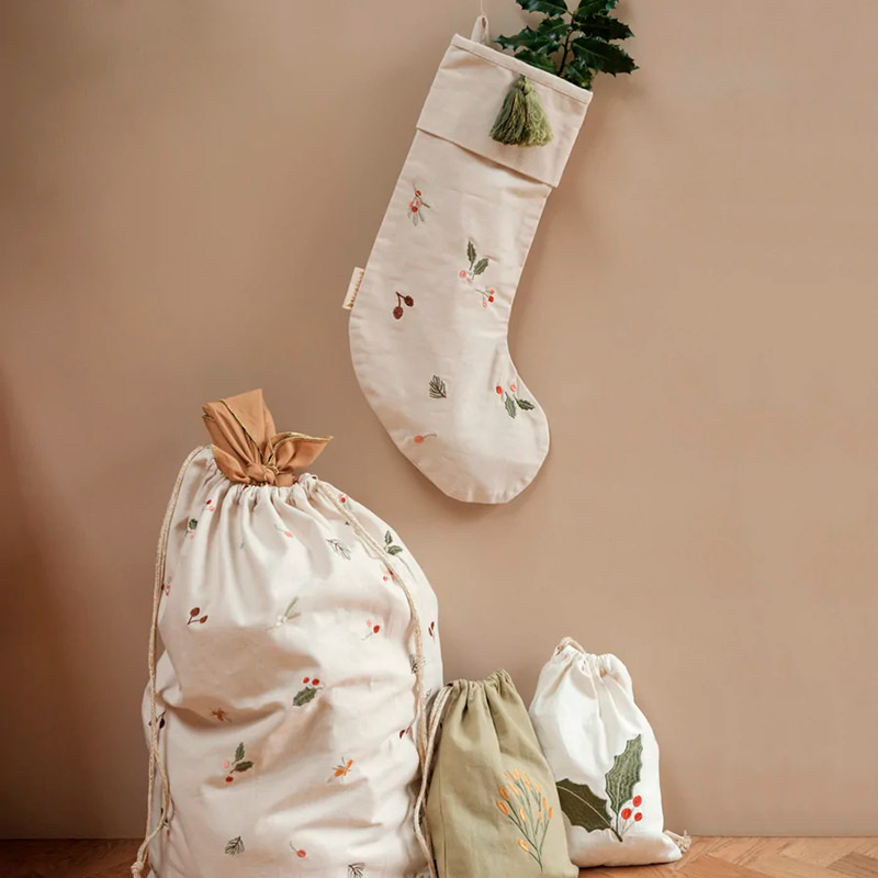 

Елочные игрушки Fabelab, Рождественский чулок с вышивкой Fabelab "Новогодняя зелень", бежевый