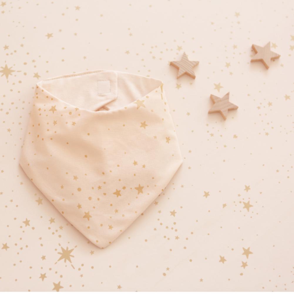 Детский нагрудник Nobodinoz "Lucky Bandana Gold Stella/Pink", россыпь звезд с розовым, 16 x 43 см - фото №5