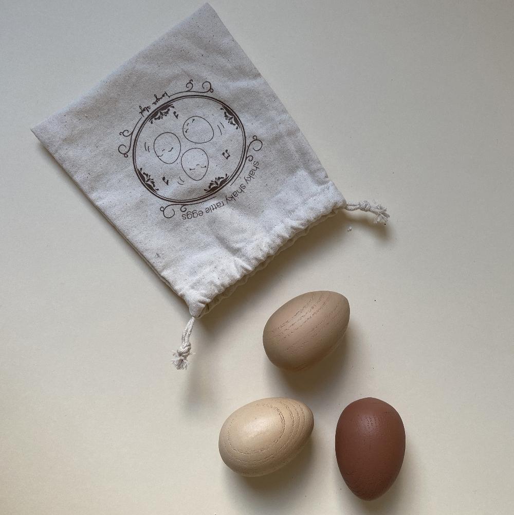 Яйца-маракасы в мешочке Konges Slojd "Rattle Egs Neutral", бежевые - фото №4