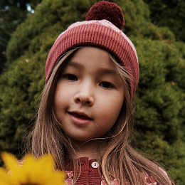 Шапка-бини вязаная Flöss "Nova Bordeaux Bow", бургундские бантики