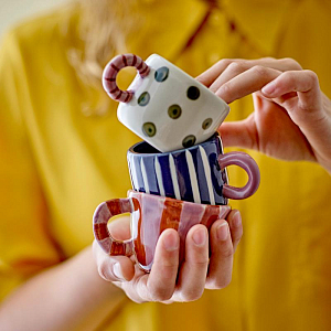 Кружка керамическая Bloomingville "Nini", микс с вишневым, 100 мл