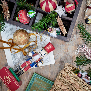 Декоративная статуэтка музыкальная Bloomingville "Waltz", красный