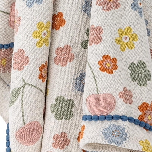 Плед Bloomingville MINI "Cherry", вишни на кремовом, 160 х 130 см