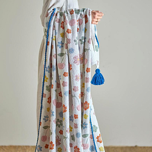 Плед Bloomingville MINI "Cherry", вишни на кремовом, 160 х 130 см