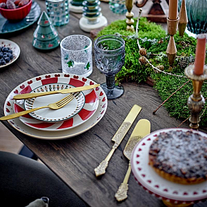 Тарелка праздничная керамическая Bloomingville MINI "YULE", молочная с красным