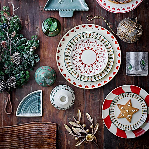 Тарелка праздничная керамическая Bloomingville MINI "YULE", молочная с красным