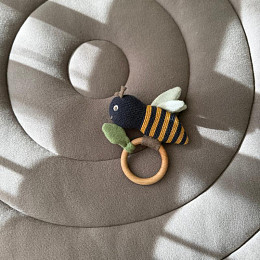 Погремушка в виде пчелы Vanilla Copenhagen "Honeybee", микс с темно-синим
