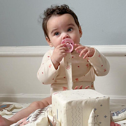 Держатель для пустышки с вышивкой Cam Cam Copenhagen "Ballerina", кремовая