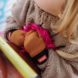 Варежки Hello Hossy "Hotty Blacky", молочный шоколад