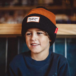 Шапка вязаная с помпоном Hello Hossy "Color Block Blacky", молочный шоколад