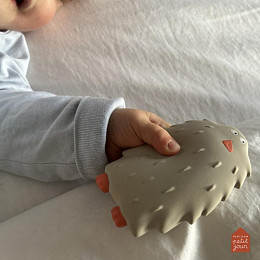 Игрушка резиновая для ванной Maison Petit Jour "Yeti", серая