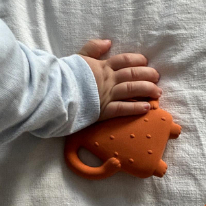 Грызунок резиновый Maison Petit Jour "Bear", рыжий