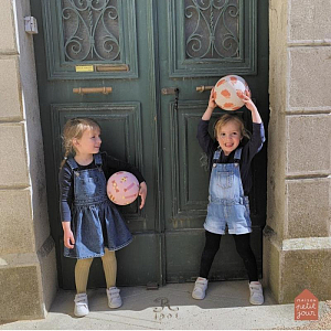 Мяч игровой Petit Jour "The Hedgehogs", карамельный, маленький