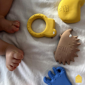 Грызунок резиновый Maison Petit Jour "Octopus", голубой