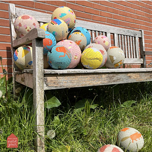 Мяч игровой Petit Jour "Ghosts", желтый, маленький