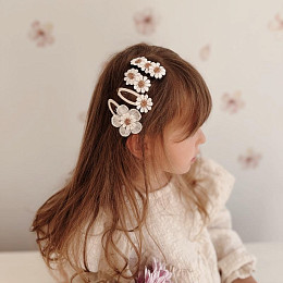 Набор заколок Mrs. Ertha "Blossom Spring", весенние ромашки