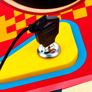 Игрушка бизиборд Hape "Цвета и формы", маленький гонщик