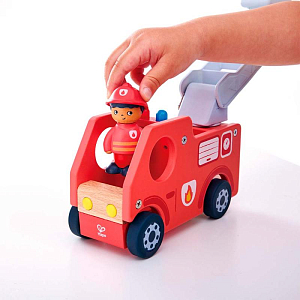 Игровой набор Hape "Пожарная машина", детская иллюстрированная книга Hape Land