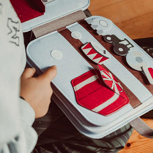 Книга развивающая из фетра Зэтс Майн (That's Mine) "Эмори Рождественский Мишка"