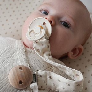 Держатель для пустышки Кам Кам Копенгаген (Cam Cam Copenhagen) "Рябина", кремовый