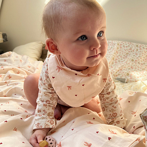 Нагрудник из джерси Кам Кам Копенгаген (Cam Cam Copenhagen) "Бантики", 2 шт, кремовый