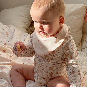 Нагрудник из джерси Кам Кам Копенгаген (Cam Cam Copenhagen) "Бантики", 2 шт, кремовый