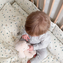 Бортик для детской кроватки Кам Кам Копенгаген (Cam Cam Copenhagen) "Черника", молочный