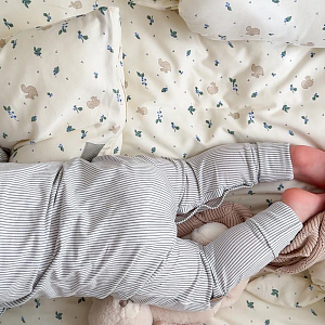 Бортик для детской кроватки Кам Кам Копенгаген (Cam Cam Copenhagen) "Черника", молочный