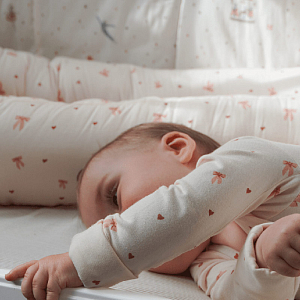 Бортик для детской кроватки Кам Кам Копенгаген (Cam Cam Copenhagen) "Карусель", кремовый