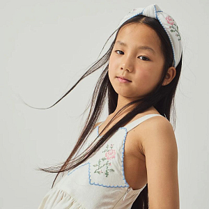 Ободок с вышивкой Джинджерснэпс (Gingersnaps) "Примула", снежные розы