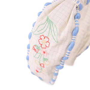 Ободок с вышивкой Джинджерснэпс (Gingersnaps) "Дельта", снежные розы