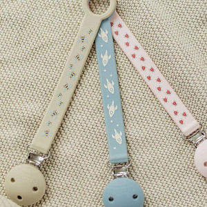 Держатель для пустышки силиконовый Vanilla Copenhagen "Божья Коровка", розовый