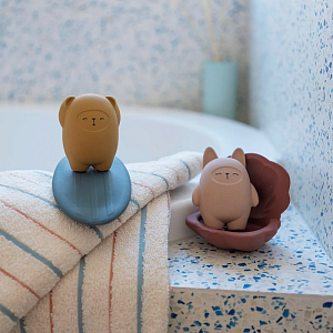 Игрушка для ванной Fabelab "Медведь Боб и Доска для серфинга", мульти