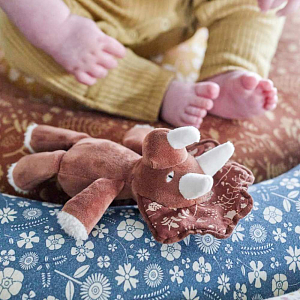 Погремушка текстильная в виде динозавра Bloomingville MINI "Fintan", коричневая, 19 см