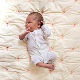 Одеяло с вышивкой Cam Cam Copenhagen "Bows", кремовое, 120 х 90 см