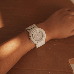 Часы наручные Mrs. Ertha "Unique Dots", шоколадная крошка