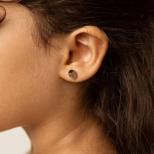 Серьги-пусеты в виде божьей коровки Mrs. Ertha "Minimal Lady", 2 шт