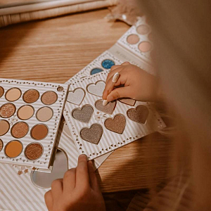 Набор для макияжа Mrs. Ertha "My First Make Up Mon Chérie", 50 оттенков, мульти микс